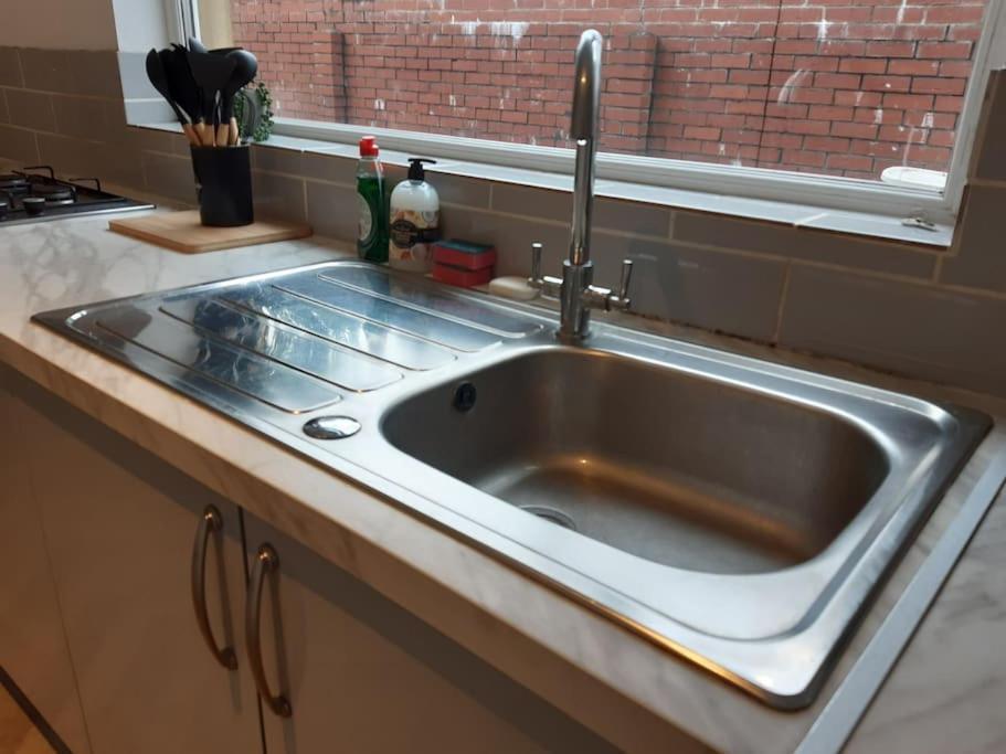 קארדיף Free Parking Spacious Home מראה חיצוני תמונה